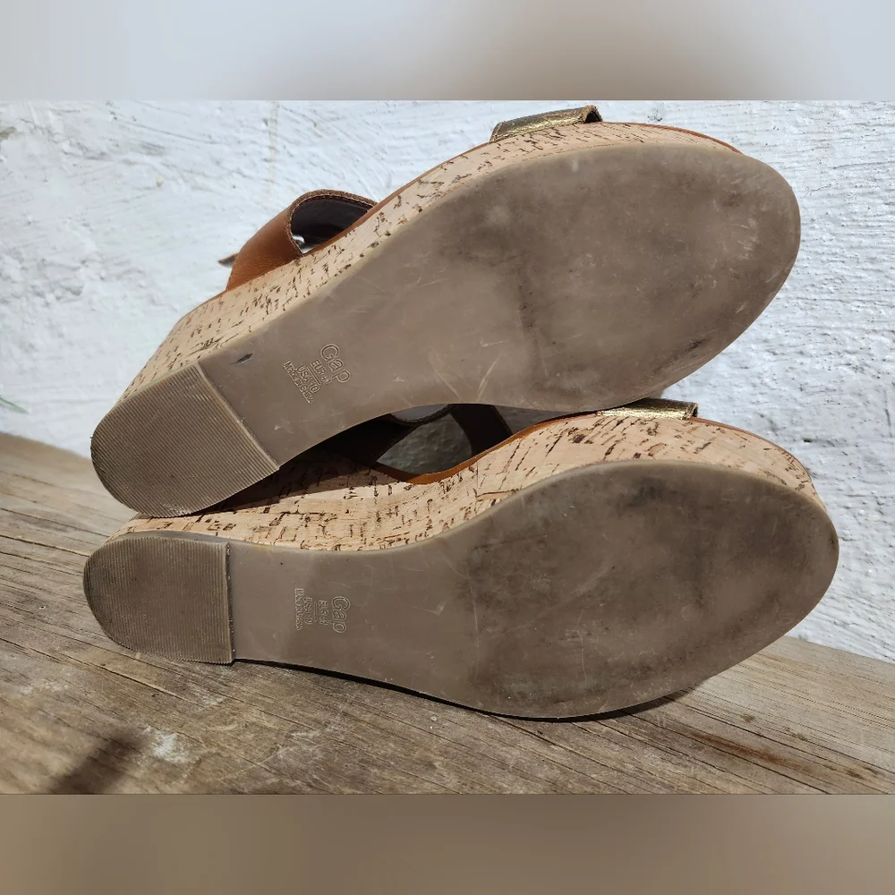Gap Women's‎ Brown and Gold Wedge Sandals size 10